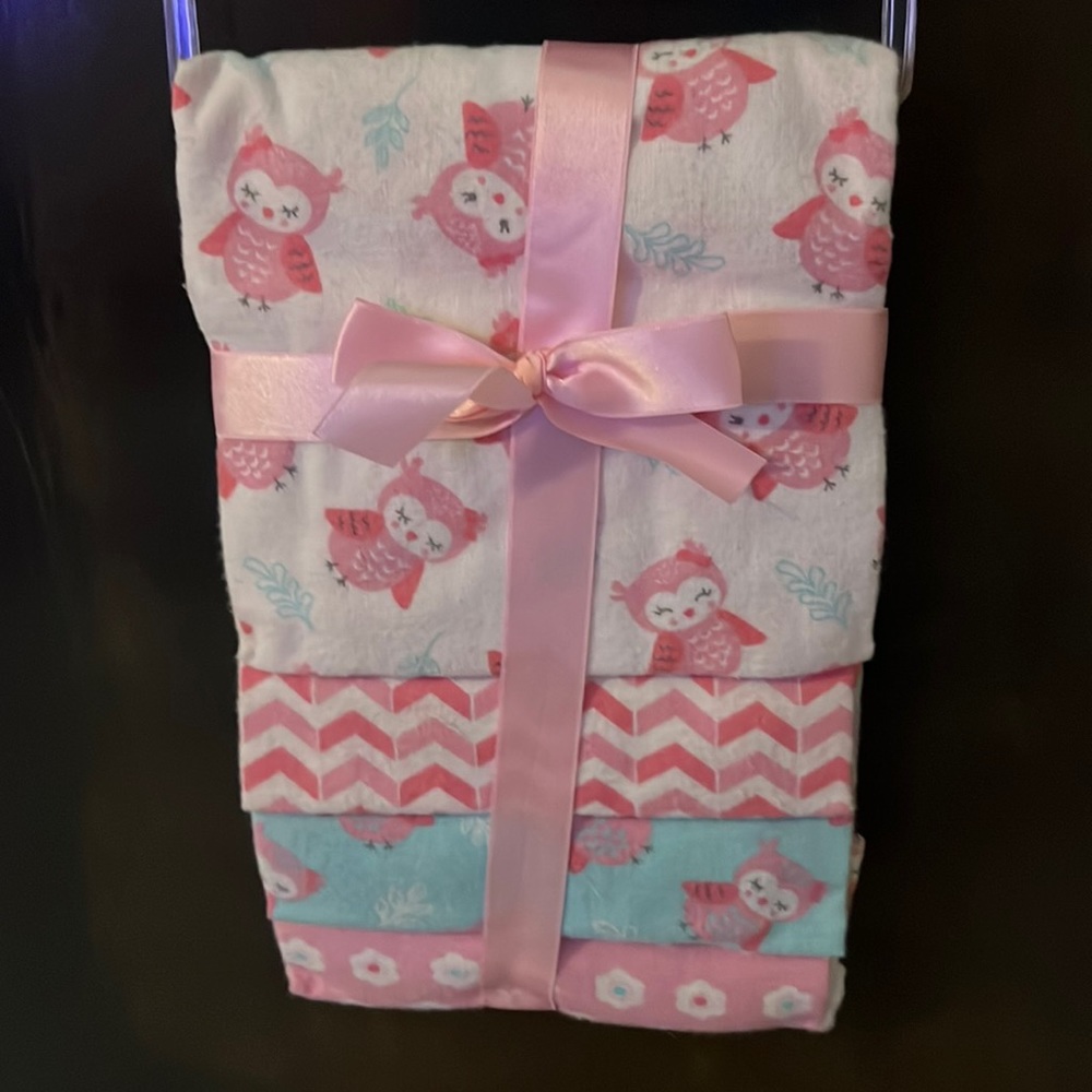 Baby blanket set.